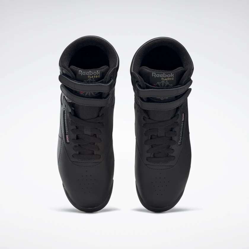 A la última, en tendencia y de moda: descubre nuestra popular silueta Freestyle Hi en colores atemporales. image number 5