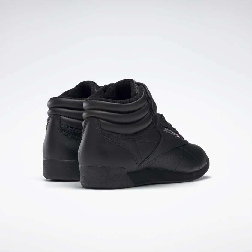 A la última, en tendencia y de moda: descubre nuestra popular silueta Freestyle Hi en colores atemporales. image number 1