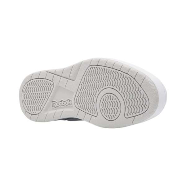 Los tenis altos est&aacute;n grabados con letras de oro en la tradici&oacute;n del basquet. Estos zapatos Reebok se mantienen fieles a ese estilo ic&oacute;nico. image number 7