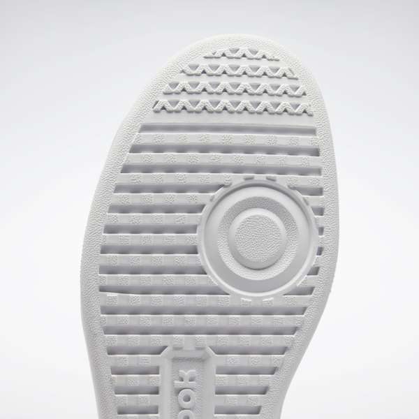 Una solueta icónica, nítida, limpia y totalmente Reebok. Átate estos tenis y combínalos con casi cualquier cosa. image number 7