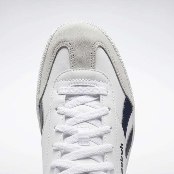 Una solueta icónica, nítida, limpia y totalmente Reebok. Átate estos tenis y combínalos con casi cualquier cosa. image number 8