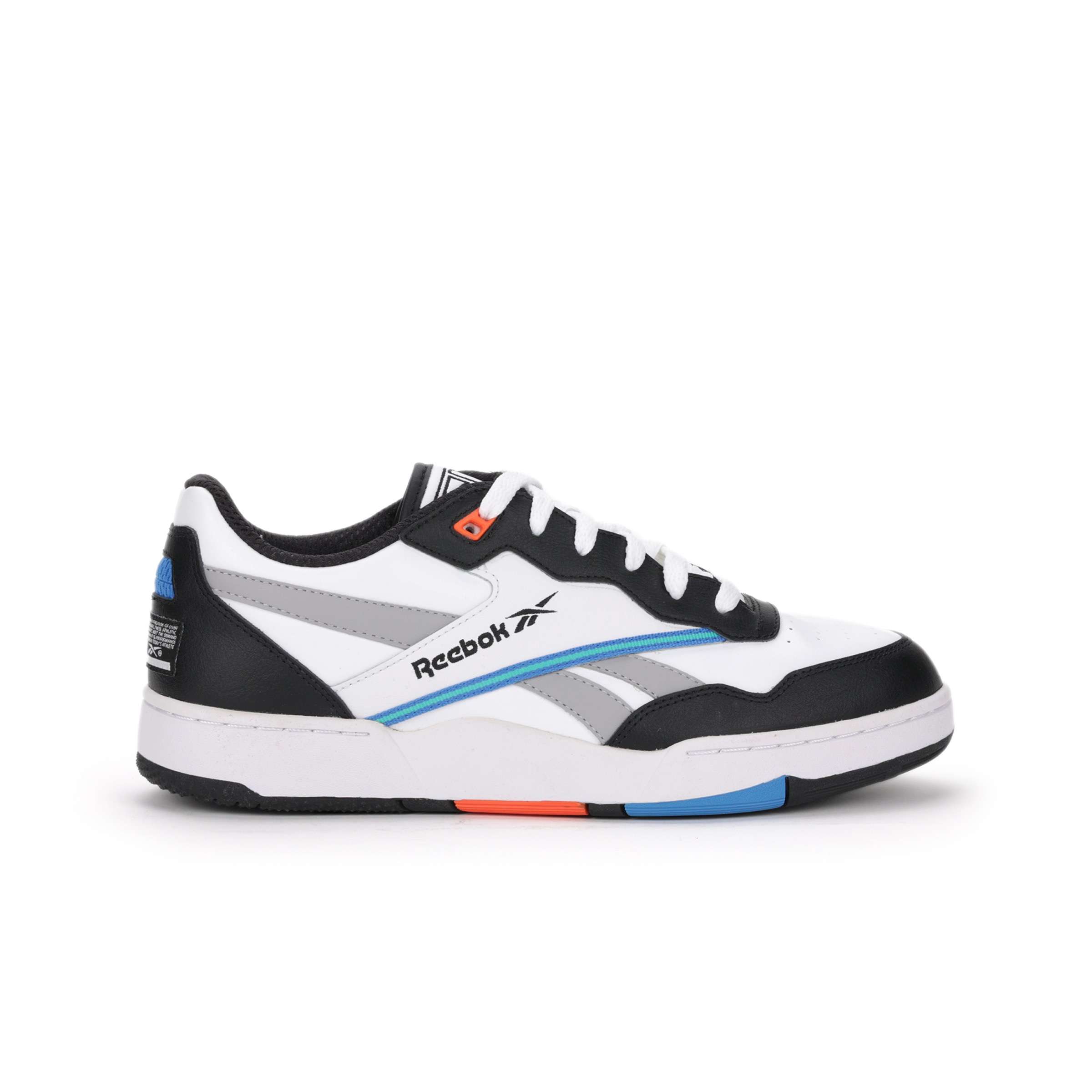 Siéntete como si hubieras encontrado un par de tenis Reebok antiguos en el sótano de alguien. Esa es la vibra de tus próximos BB 4000 II.