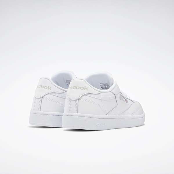 Tenis Club C Combina un estilo skate con un diseño audaz y colores neutros, lo que los hace versátiles y fáciles de combinar con cualquier atuendo.