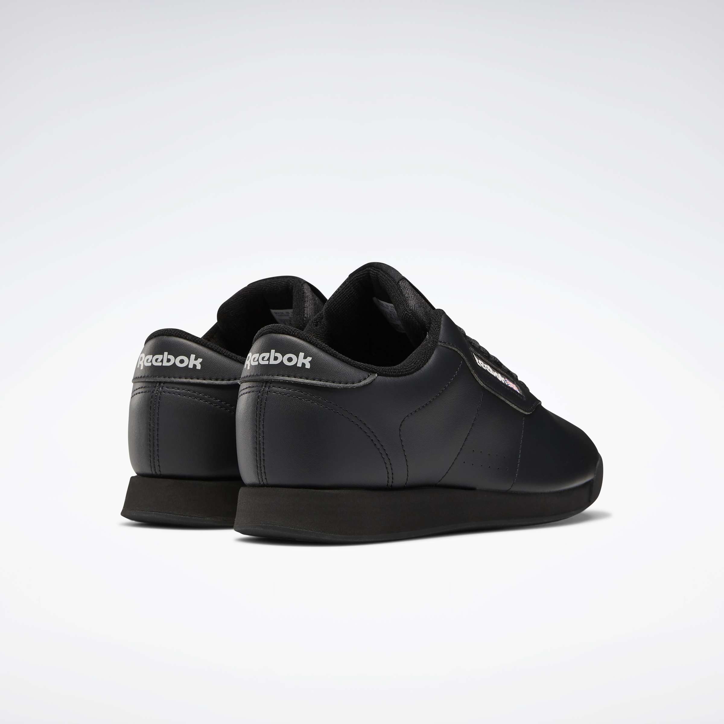 Amortiguación clásica. Parte superior elegante. El logo atemporal. Disfruta del estilo sutil de este clásico tenis Reebok para mujer.
