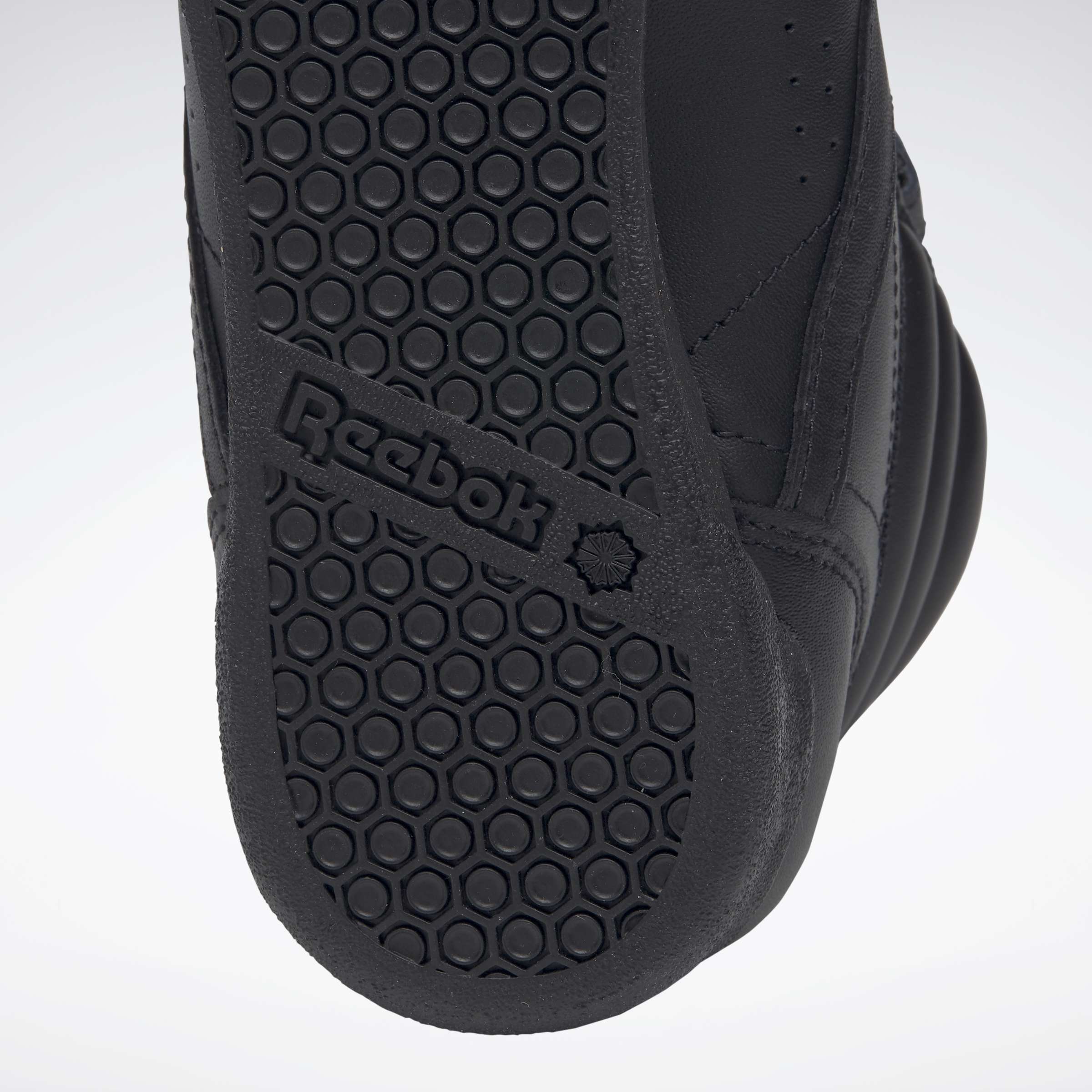 A la última, en tendencia y de moda: descubre nuestra popular silueta Freestyle Hi en colores atemporales. image number 7