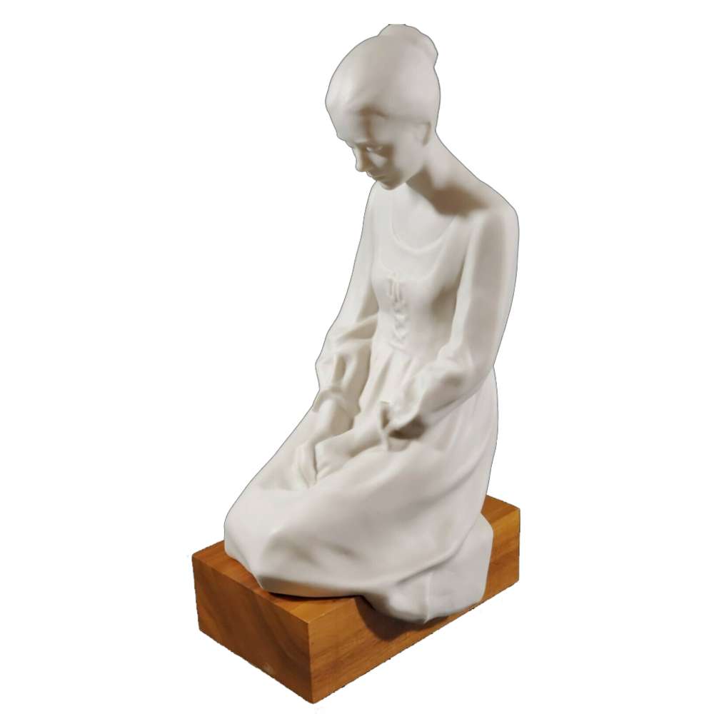 Woman in Prayer Statue with Base (Porcelain)