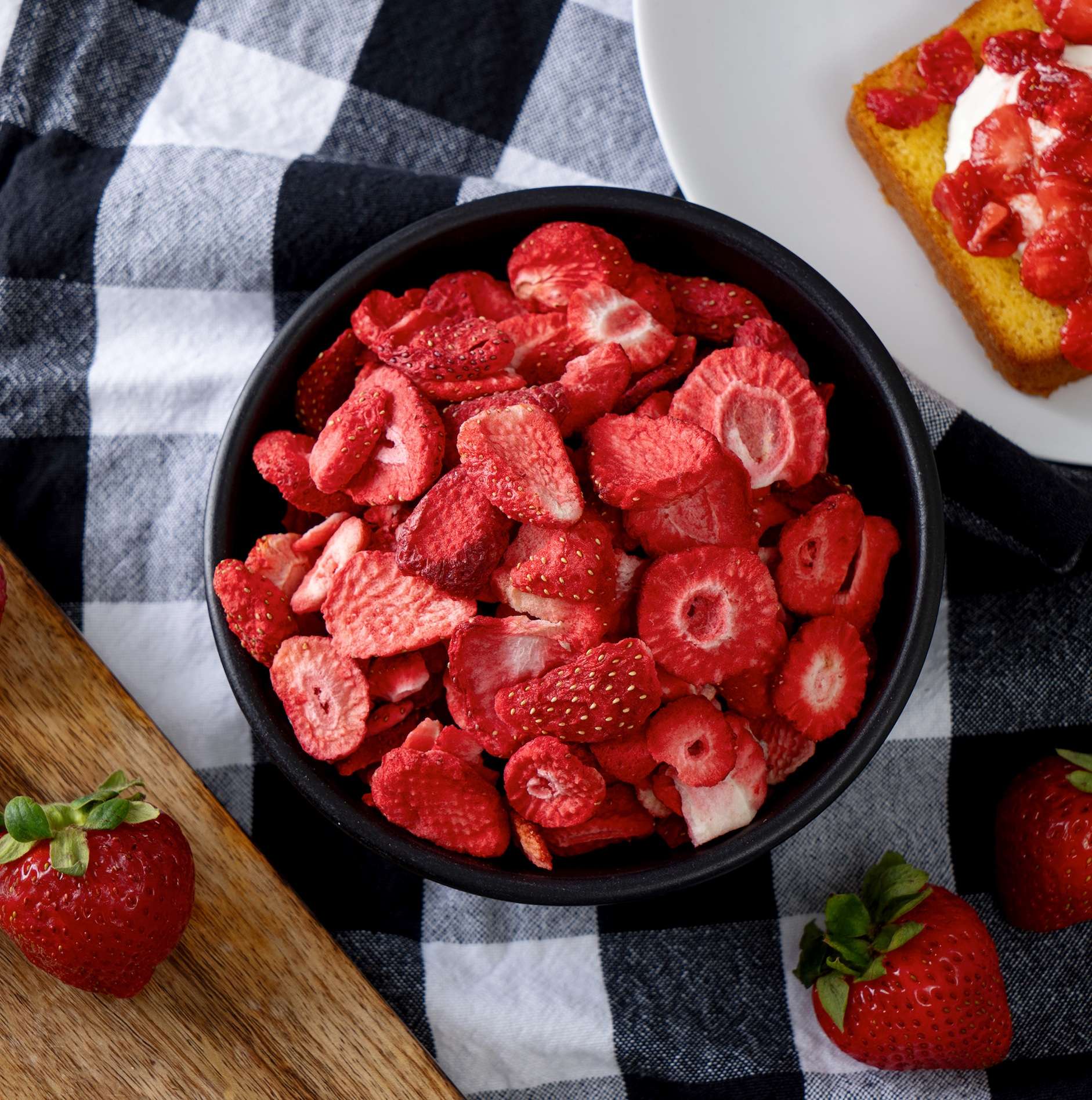 Simple Kitchen Freeze-Dried Strawberries Single Pouch, , large image number 2