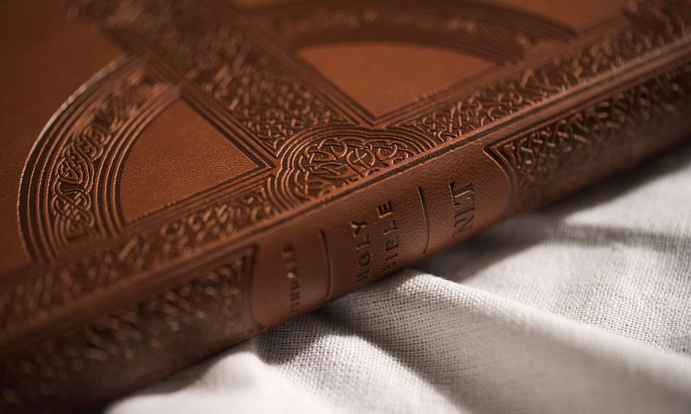 NLT Large Print Premium Value Thinline Bible, Faux Leather, Brown Celtic Cross, , large image number 3