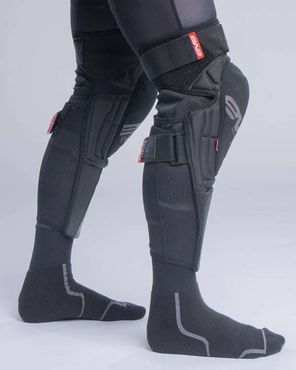 EVS TP199 Blackout Knee Guard
