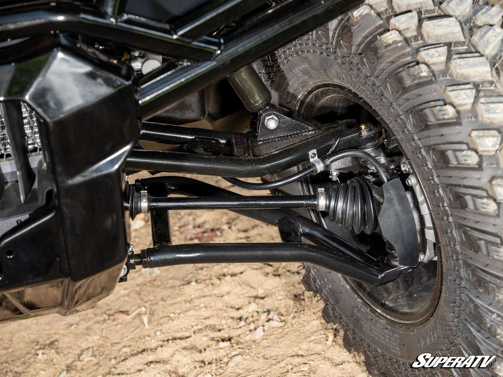 SuperATV Honda Pioneer 1000, bras en A tubulaires décalés de 1,5" à garde au sol élevée (noir)