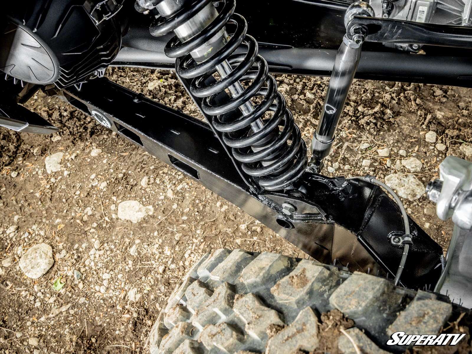 SuperATV Can-Am Maverick X3 64" à bras oscillants arrière à garde au sol élevée