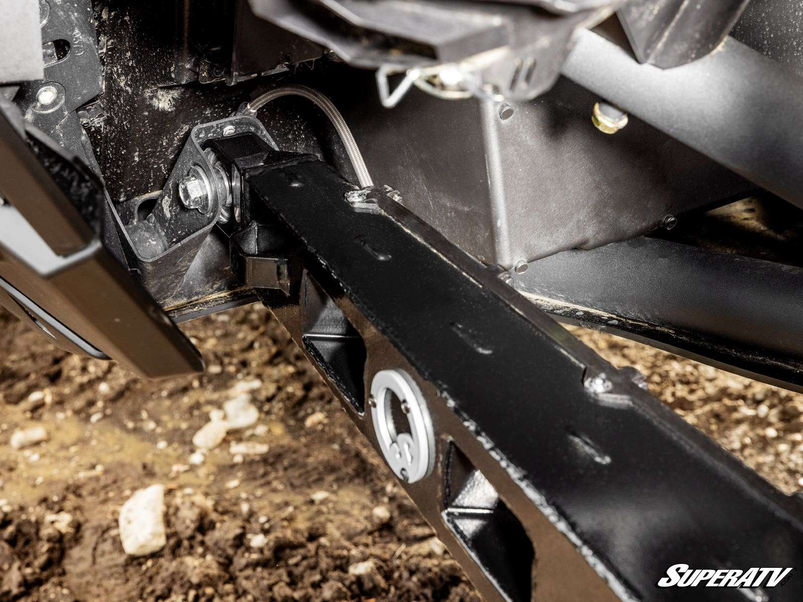 SuperATV Can-Am Maverick X3 64" à bras oscillants arrière à garde au sol élevée