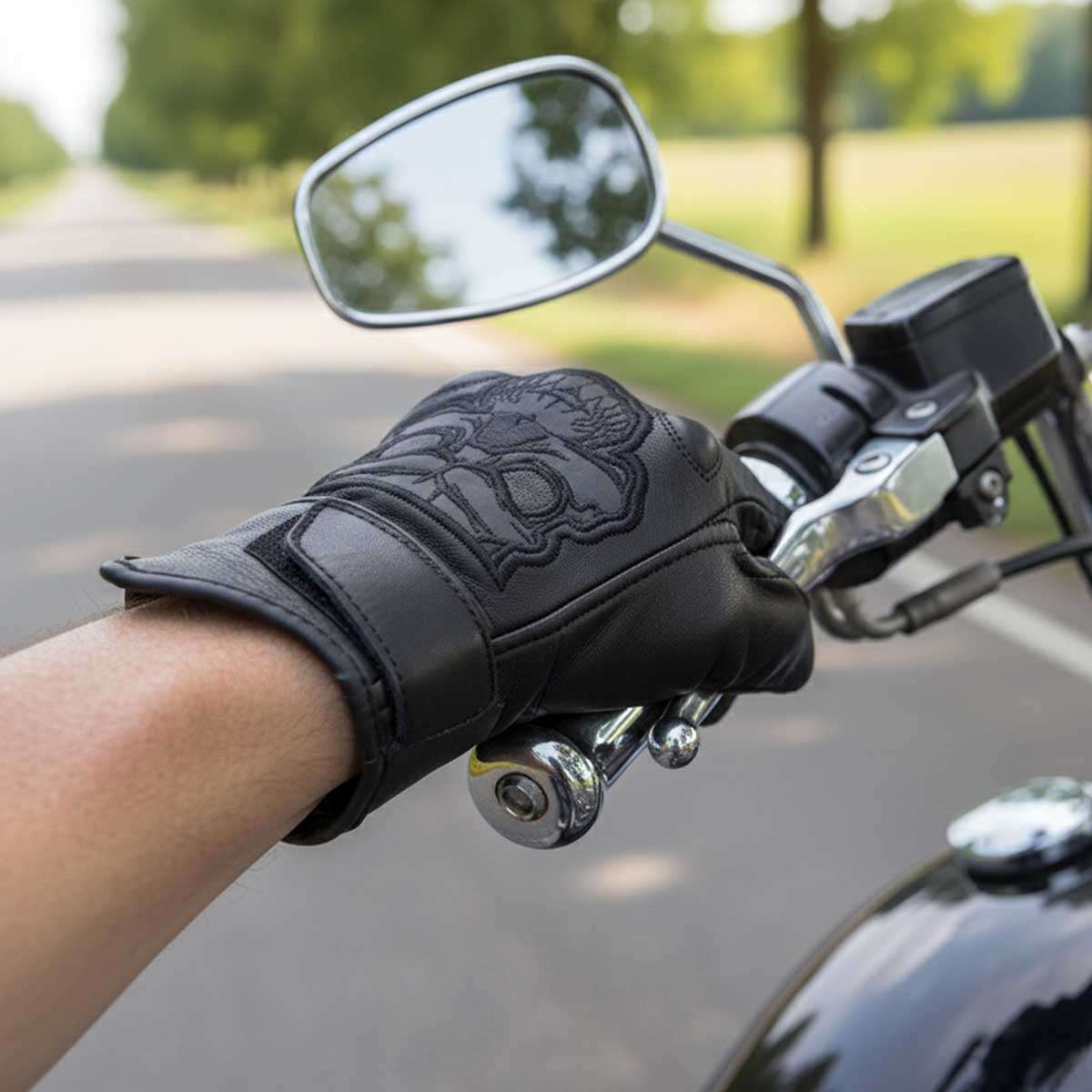 Milwaukee Reflective Skull Short Wrist Gloves with Gel Palm